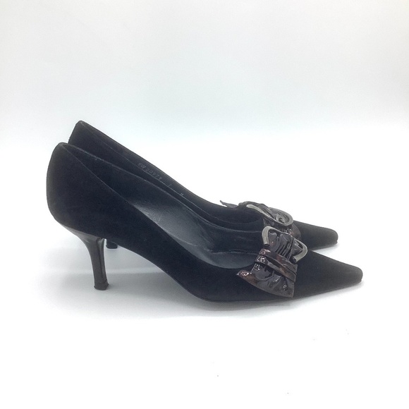 Stuart Weitzman Black Pointed Toe Buckle Suede Heels 7 - Picture 4 of 16